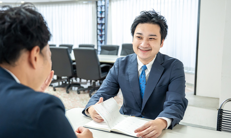 先輩社員インタビュー