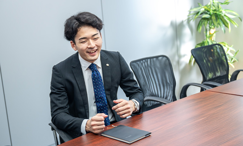 先輩社員インタビュー